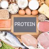 筋トレ中に必要なタンパク質の量は何グラム？管理栄養士がタンパク質の多い食べ物や効果的な摂取方法を紹介