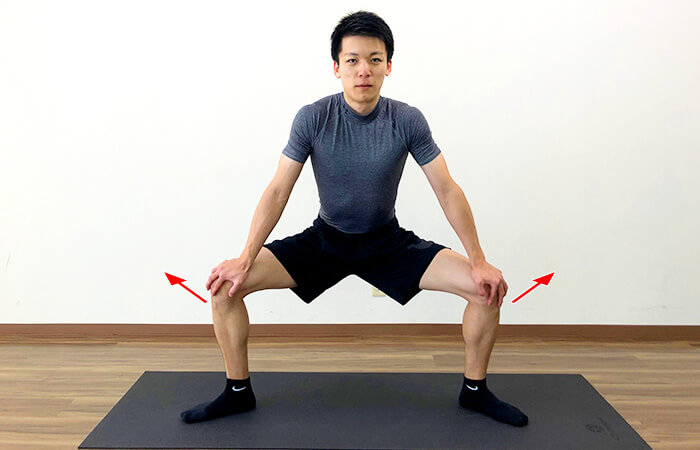 5.立って行う内転筋ストレッチ